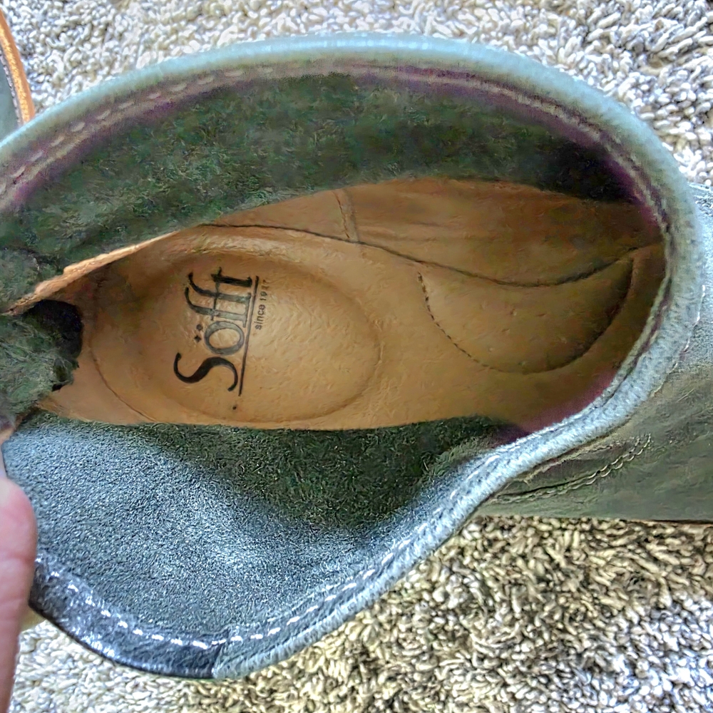 Sofft Olive Green Ankle Bootiwith Sleek Design - Picture 4 of 6
